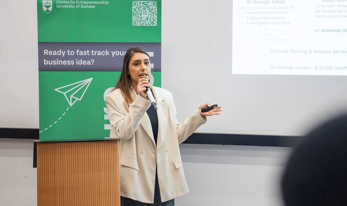 A speaker at the Venture Competition event.